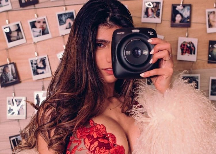 En ajustada ropa deportiva, Mia Khalifa presume su vientre plano en Instagram