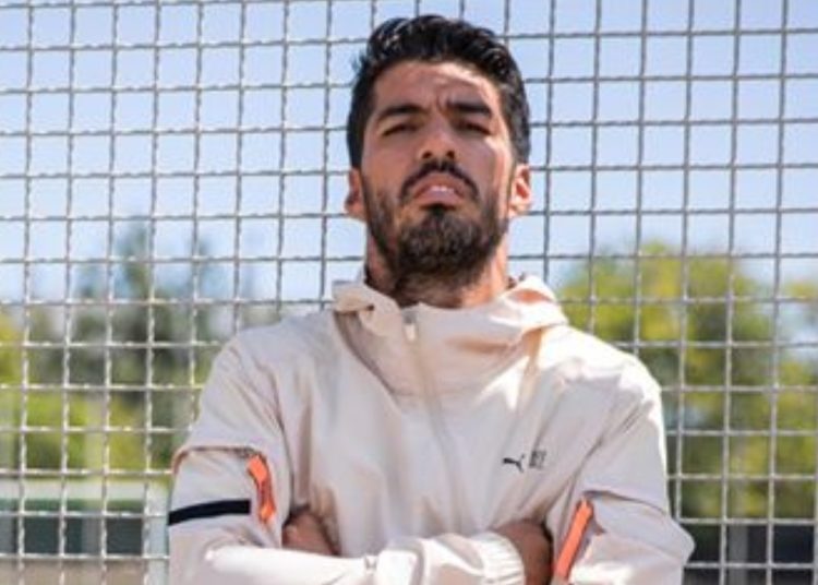 Luis Suárez se hace un cambio de look durante la cuarentena