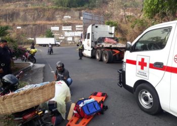 Accidente de tránsito en Cojutepeque deja a motociclista con múltiples lesiones