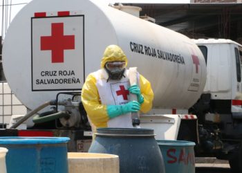 Cruz Roja distribuye más de 68 mil galones en agua en distintas comunidades del país