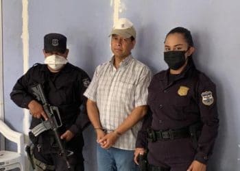 Fiscalía allana alcaldía de Panchimalco por presunto robo de sacos de fertilizantes del MAG