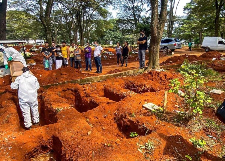 Una ciudad de Brasil reabre sus comercios y los casos de coronavirus se disparan 185 %