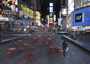 Broadway permanecerá cerrado hasta junio por la pandemia de coronavirus