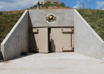 Una familia de EE.UU. se refugia en un búnker subterráneo para escapar de covid-19