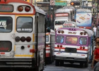 Buseros aseguran que van a seguir transportando pasajeros