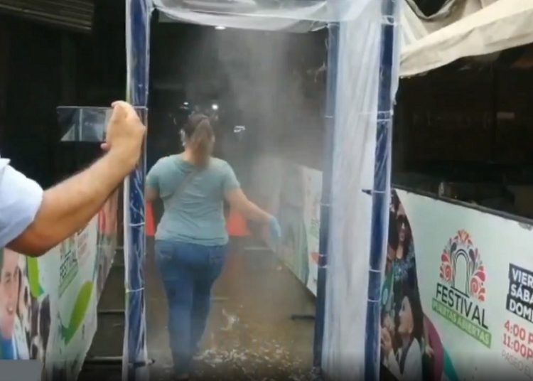 Santa Tecla coloca punto de desinfección en mercado Dueñas