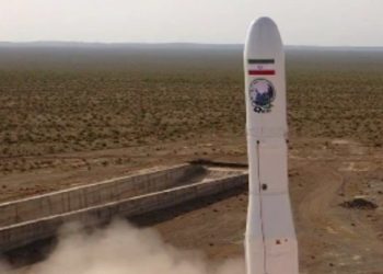 El primer satélite militar de Irán es como una «cámara web que da tumbos por el espacio»