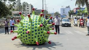 (VIDEO) Circula auto en forma de coronavirus y causa sensación