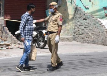 La Policía india obliga a turistas a escribir 500 veces «lo siento» por violar la cuarentena