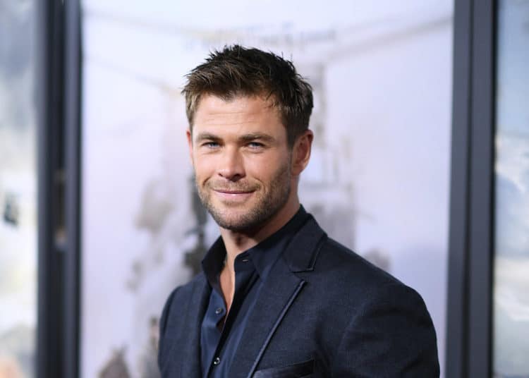 Hijo de Chris Hemsworth interrumpe a su padre en entrevista virtual y se hace viral