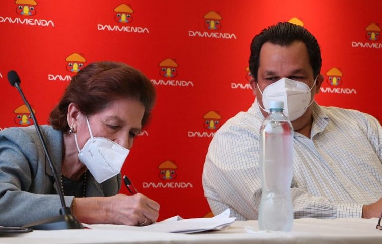 DAVIVIENDA entrega $300 mil a Cruz Roja para que compren equipos de protección por coronavirus