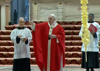 (VIDEO) El papa Francisco oficia la misa de Domingo de Ramos, la primera de la historia sin público