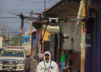 Usan dron para sanitizar mercado de San Miguel