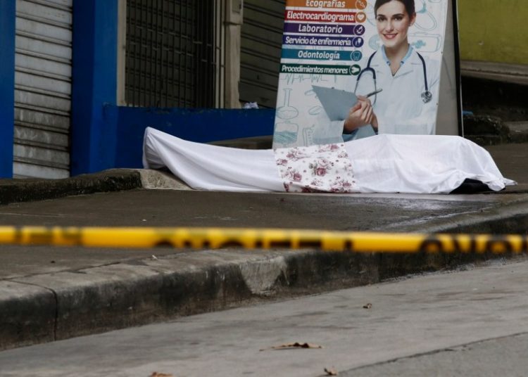 Se recogen 100 cadáveres por día en Guayaquil, Ecuador