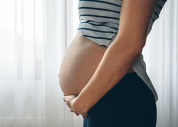 Embarazada roba una camioneta de un noticiero con la reportera dentro