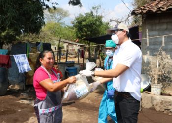 Alcaldía de San Miguel entrega paquetes solidarios a familias afectadas por el coronavirus