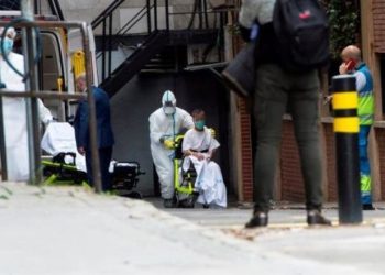 Ministro de Sanidad de España asegura que están «doblegando la curva»