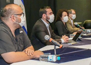 Gobierno aprobó 186 mil reclamos de salvadoreños que podrán recibir $300 el fin de semana