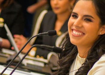 Gabriela de Bukele impulsa red de voluntarios para telesalud en el país