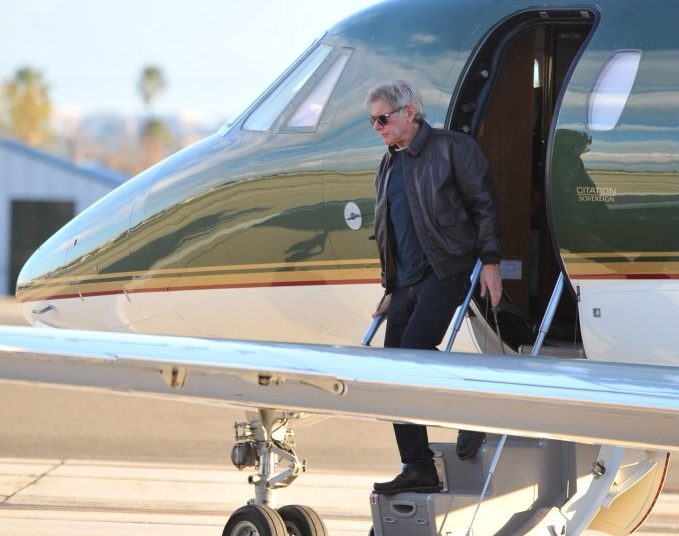 Harrison Ford bajo investigación por escuchar mal órdenes de la torre de control al aterrizar su avión