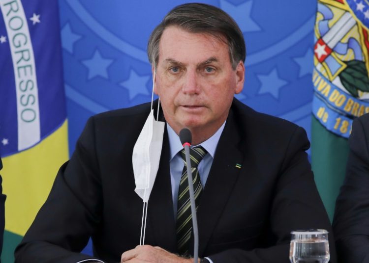 Brasil registra su mayor número de muertos en un día y Bolsonaro responde: “¿Y qué?”