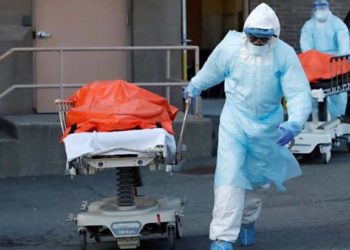 EE.UU. es el primer país del mundo en reportar más de 2.000 muertes por covid-19 en un solo día