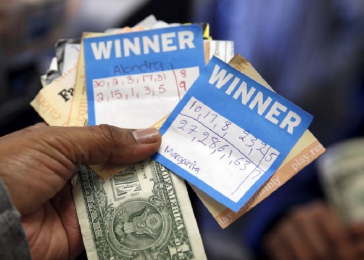 Hace un favor a su vecino y termina ganando 250.000 dólares