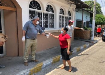 Alcalde de Sonzacate ofrece transporte al personal de salud con dificultad de trasladarse a sus hogares