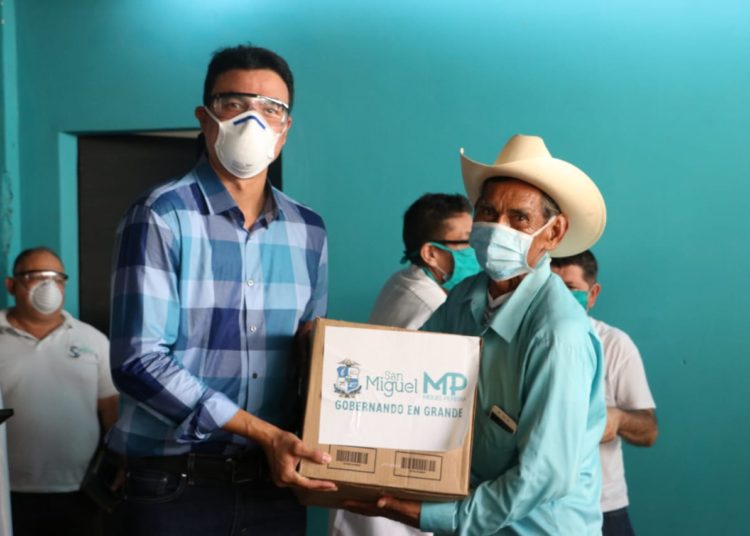 Miguel Pereira entrega 300 paquetes de higiene personal a ADESCOS de San Miguel