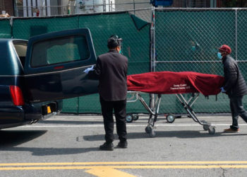 EE.UU. registra por primera vez más de 4.500 muertes en un día por coronavirus