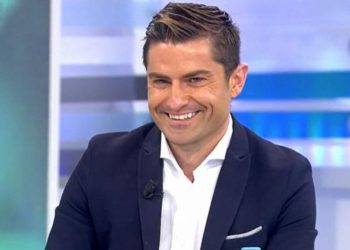 (VIDEO) Por descuido, conductor de televisión reveló su descarada infidelidad