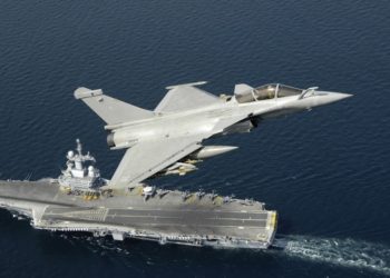 Cerca de la mitad de la tripulación del portaviones francés Charles de Gaulle da positivo por covid-19