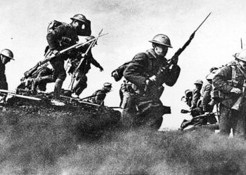 Abren por primera vez una maleta con pertenecías de un soldado fallecido en la Primera Guerra Mundial