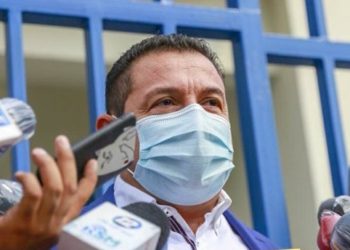 Ministro de Trabajo pide a FGR procesar a empleados de Salud e ISSS que frenaron entrega de equipos de bioseguridad para tratar casos de coronavirus