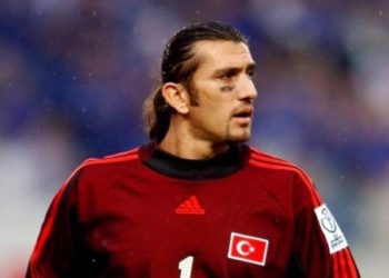 El exarquero del Barcelona Rustu Recber fue dado de alta tras padecer coronavirus