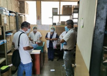 Encuentran material de bioseguridad escondido en bodega de unidad de salud de San Juan Tepezontes; hay un detenido