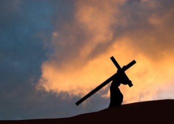 Bendiciones desde helicópteros, misas virtuales, procesiones en claustro en atípica Semana Santa por el covid-19