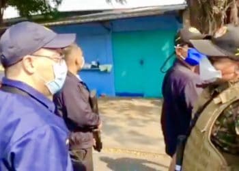 (VIDEO) Oficial del ejército niega información al fiscal general por cerco sanitario impuesto en el Puerto de La Libertad