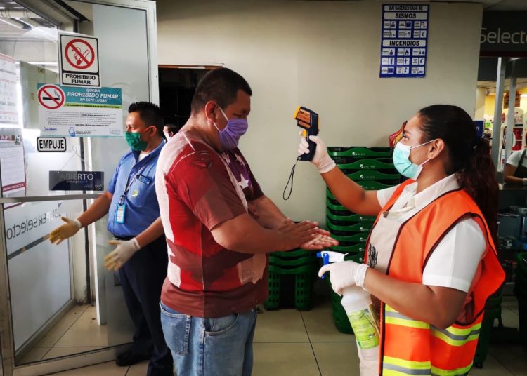 Rolando Castro: «Supermercados deben tomar medidas para personas que ingresen a comprar»