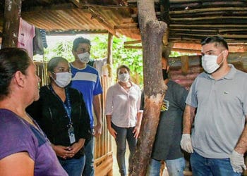 Gobierno incluye a más salvadoreños para recibir subsidio de $300