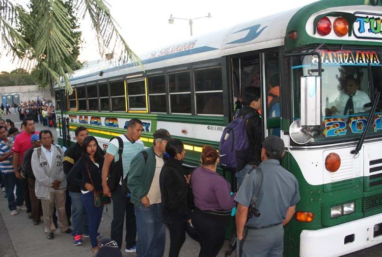 Servicio de ruta de autobuses 201 se normalizará este lunes