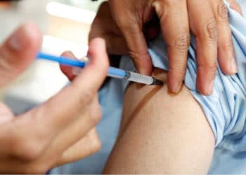 MINSAL vacuna a niños y adultos mayores contra la influenza