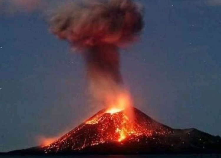 Registran explosiones en 15 volcanes tras erupción del Krakatoa