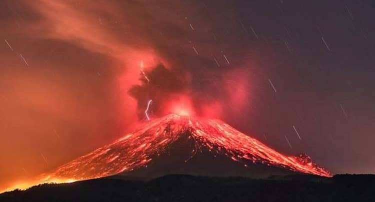 Volcán Popocatépetl registra tres nuevas erupciones en México