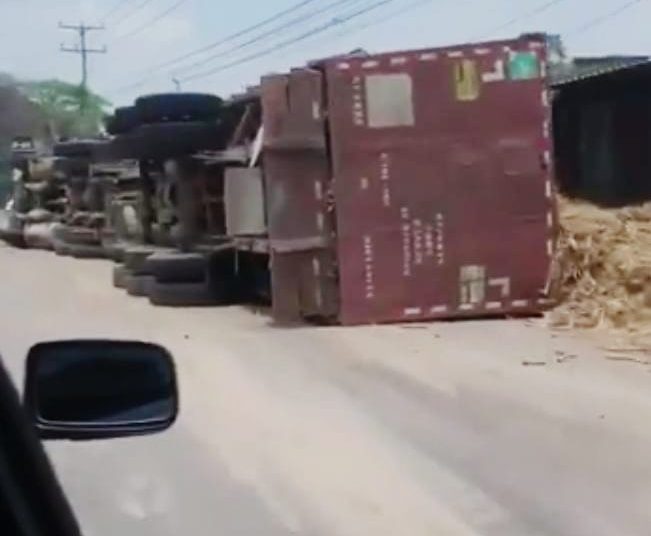 Reportan incendio de varios cabezales en Redondel Integración, y una rastra accidentada sobre Troncal del Norte