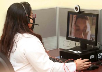 Dr. ISSS atenderá en línea a derechohabientes