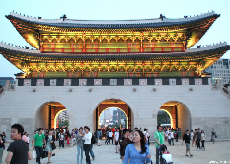 Seúl cierra de emergencia los bares y clubes nocturnos tras un nuevo brote de coronavirus