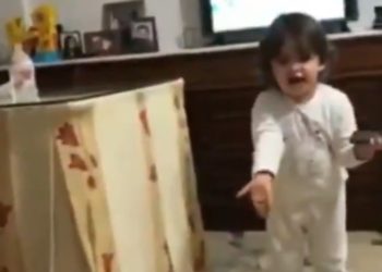 (VIDEO) Una niña regaña a su madre por querer violar la cuarentena: «Afuera está el virus»