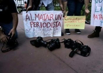 Asesinan a tiros a un periodista en México junto a un policía que lo protegía