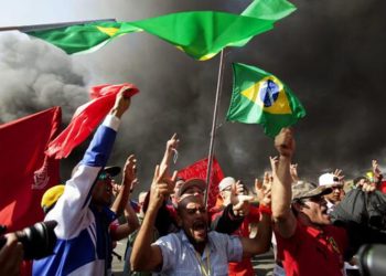 Violento enfrentamiento en Sao Paulo entre seguidores y opositores de Jair Bolsonaro